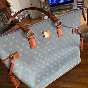 Dooney & Bourke  executive laptop Tote - used once